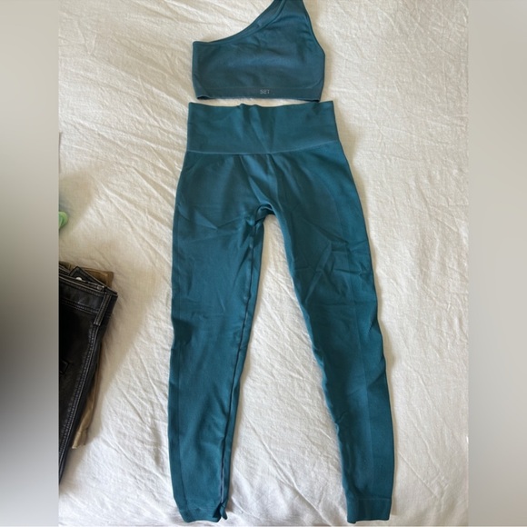 SET Active Set - Picture 1 of 4